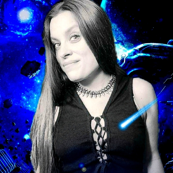 Meet your Posher, Beth - Picture 1 of 6